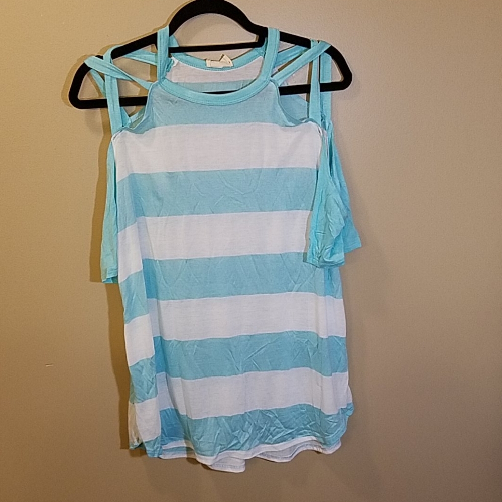 Criss cross cold shoulder tunic